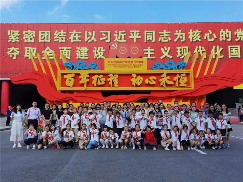 【惠民生 暖民心】落实稳岗返还政策助企解难纾困 乌鲁木齐市分3 批为 4 万家企业发放2023 年稳岗返还资金 2.17 亿元