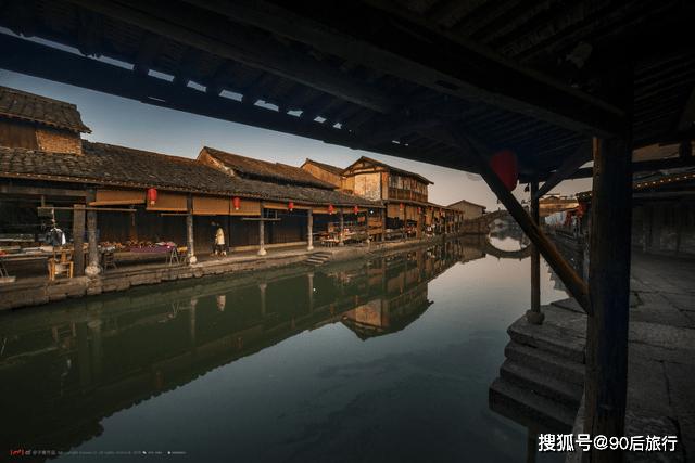 省十四届人大常委会举行第八次会议 为即将召开的省人代会作准备 易炼红出席